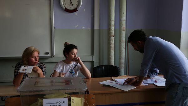 Ballots of Turkey's presidential and parliamentary elections are being counted at a polling station in Diyarbakir, Turkey June 24, 2018 - Sputnik International