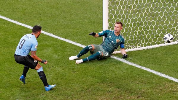 Soccer Football - World Cup - Group A - Uruguay vs Russia - Samara Arena, Samara, Russia - June 25, 2018 Russia's Igor Akinfeev concedes Uruguay's second goal scored by Diego Laxalt while Luis Suarez celebrates - Sputnik International