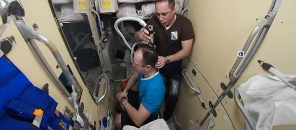 The Russian State Corporation Roscosmos has published a 360-degree video on its website showing Russian cosmonaut Anton Shkaplerov cutting his colleague Alexander Misurkin's hair on board the International Space Station The Russian State Corporation Roscosmos has published a 360-degree video on its website showing Russian cosmonaut Anton Shkaplerov cutting his colleague Alexander Misurkin's hair on board the International Space Station - Sputnik International