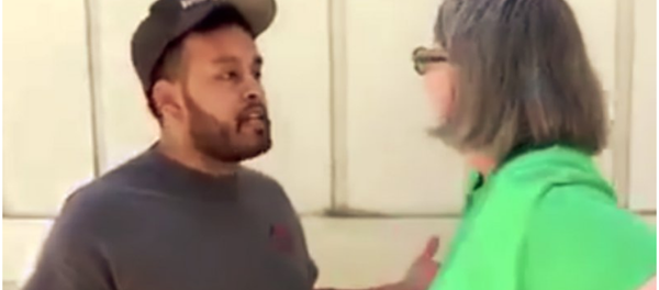 Racist rant against Latino man and his mother - Sputnik International