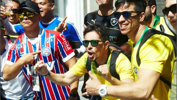 Max Peixoto together with the Brazilian fans in Russia - Sputnik International