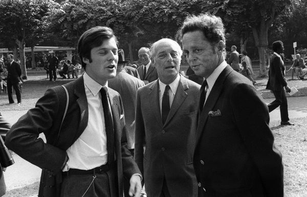 Baron Guy de Rothschild is pictured with his son David (L) and Baron Alexis de Rede in Deauville (Calvados) August 1970 Baron Guy de Rothschild is pictured with his son David (L) and Baron Alexis de Rede in Deauville (Calvados) August 1970 - Sputnik International