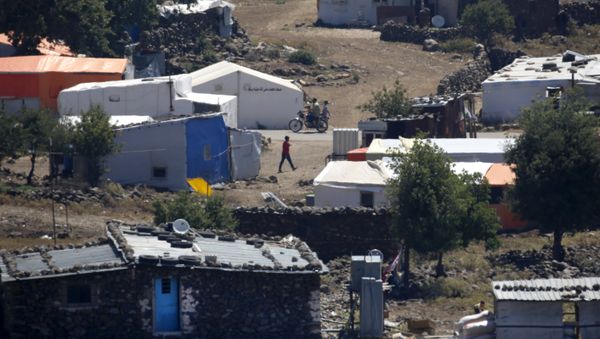 A picture taken on June 26, 2018 from the Israeli-annexed Syrian Golan Heights shows a camp for displaced Syrians near the Syrian village of Breqa A picture taken on June 26, 2018 from the Israeli-annexed Syrian Golan Heights shows a camp for displaced Syrians near the Syrian village of Breqa - Sputnik International
