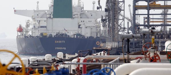 This file photo taken on March 12, 2017 shows an Panamanian tanker docking at the platform of the oil facility in the Khark Island, on the shore of the Gulf This file photo taken on March 12, 2017 shows an Panamanian tanker docking at the platform of the oil facility in the Khark Island, on the shore of the Gulf - Sputnik International