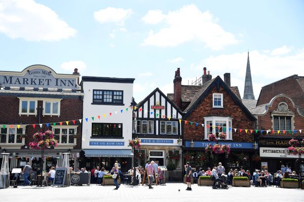 People walk along the high street in Salisbury, Britain, June 22, 2018 - Sputnik International