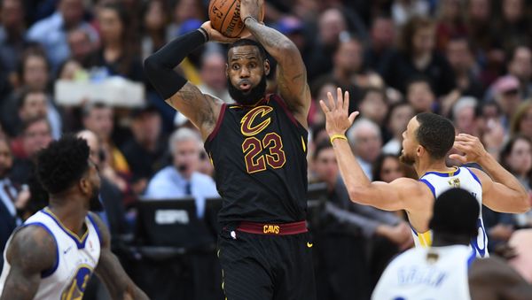 Jun 8, 2018; Cleveland, OH, USA; Cleveland Cavaliers forward LeBron James (23) tries to pass the ball against Golden State Warriors guard Stephen Curry (30) during the third quarter in game four of the 2018 NBA Finals at Quicken Loans Arena. Mandatory Credit: Ken Blaze-USA TODAY Sports Jun 8, 2018; Cleveland, OH, USA; Cleveland Cavaliers forward LeBron James (23) tries to pass the ball against Golden State Warriors guard Stephen Curry (30) during the third quarter in game four of the 2018 NBA Finals at Quicken Loans Arena. Mandatory Credit: Ken Blaze-USA TODAY Sports - Sputnik International