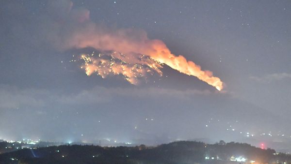 Mount Agung volcano erupts during the night, as seen from Bugbug village in Karangasem regency in Bali, Indonesia, July 2, 2018. Picture taken July 2, 2018 - Sputnik International