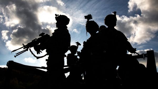 US soldiers of 173rd Regiment, Brigade Support Battalion prepare for a convoy to a tactical operation center during exercise Swift Response 17 at the USArmy's Joint Multinational Readiness Center (JMRC) in Hohenfels, Germany, Oct. 11, 2017 - Sputnik International