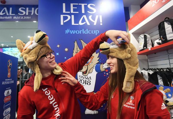 Zabivaka hats, inspired by 2018 FIFA World Cup mascot - Sputnik International