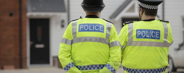 British police officers stand facing a residential property in Amesbury, England, Wednesday, July 4, 2018. - Sputnik International