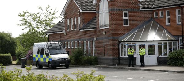 British police officers guard a cordon outside the Amesbury Baptist Centre church in Amesbury, England, Wednesday, July 4, 2018 - Sputnik International