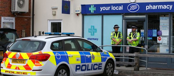 Police officers guard outside a branch of Boots pharmacy, which has been cordoned off after two people were hospitalised and police declared a 'major incident', in Amesbury, Wiltshire, Britain, July 4, 2018 - Sputnik International