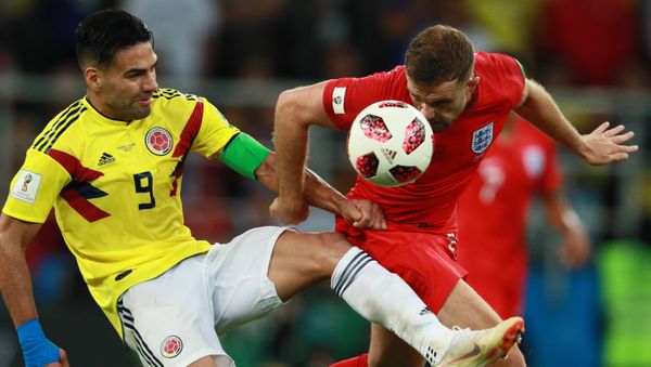 Colombia's Radamel Falcao, left, struggles for a ball with unidentified England's player during extra time of the World Cup Round of 16 soccer match between Colombia and England, at the Spartak Arena, in Moscow, Russia, July 3, 2018. - Sputnik International