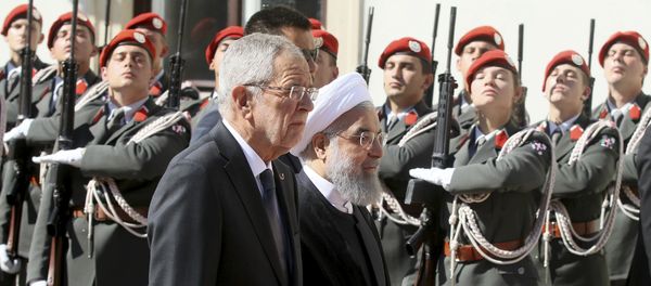 Austrian President Alexander Van Der Bellen, left, and Iranian President Hassan Rouhani attend a military welcome ceremony as part of a meeting in Vienna, Austria, Wednesday, July 4, 2018 - Sputnik International