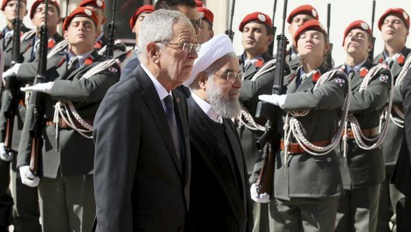 Austrian President Alexander Van Der Bellen, left, and Iranian President Hassan Rouhani attend a military welcome ceremony as part of a meeting in Vienna, Austria, Wednesday, July 4, 2018 - Sputnik International