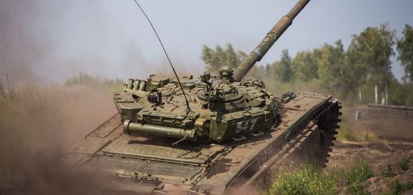 Т-72B1 maneuvering at the Pogonovo test range. Т-72B1 maneuvering at the Pogonovo test range. - Sputnik International