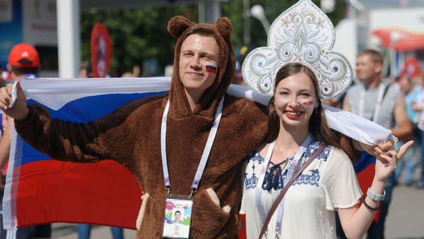 Russian Kokoshnik: FIFA Football Fans Love Wearing Traditional Headdress Russian Kokoshnik: FIFA Football Fans Love Wearing Traditional Headdress - Sputnik International