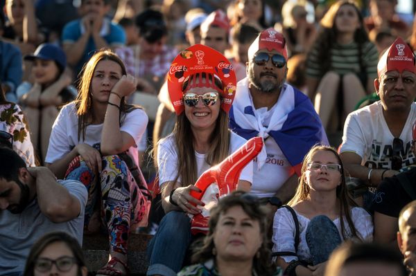 Russian Kokoshnik: FIFA Football Fans Love Wearing Traditional Headdress Russian Kokoshnik: FIFA Football Fans Love Wearing Traditional Headdress - Sputnik International