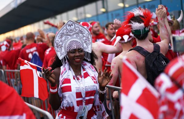 Russian Kokoshnik: FIFA Football Fans Love Wearing Traditional Headdress Russian Kokoshnik: FIFA Football Fans Love Wearing Traditional Headdress - Sputnik International