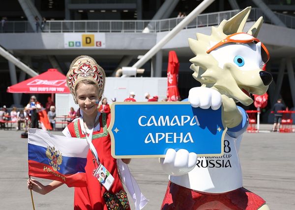 Russian Kokoshnik: FIFA Football Fans Love Wearing Traditional Headdress Russian Kokoshnik: FIFA Football Fans Love Wearing Traditional Headdress - Sputnik International