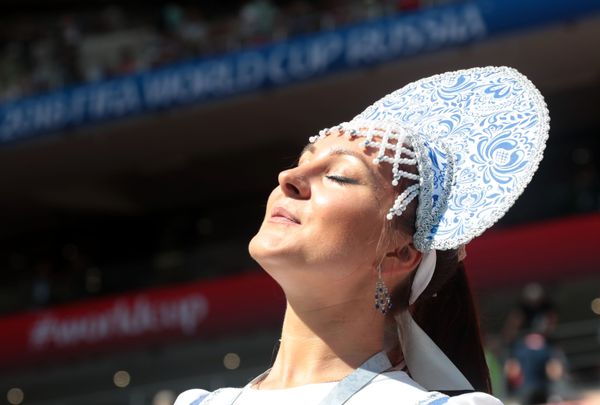 Russian Kokoshnik: FIFA Football Fans Love Wearing Traditional Headdress Russian Kokoshnik: FIFA Football Fans Love Wearing Traditional Headdress - Sputnik International