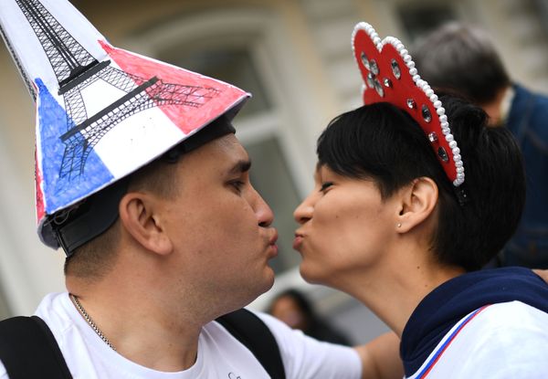 Russian Kokoshnik: FIFA Football Fans Love Wearing Traditional Headdress Russian Kokoshnik: FIFA Football Fans Love Wearing Traditional Headdress - Sputnik International