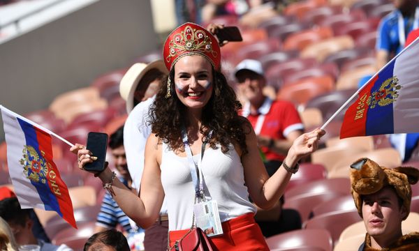 Russian Kokoshnik: FIFA Football Fans Love Wearing Traditional Headdress Russian Kokoshnik: FIFA Football Fans Love Wearing Traditional Headdress - Sputnik International
