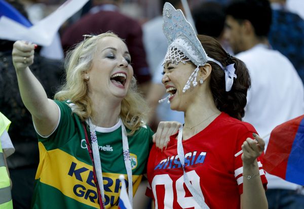 Russian Kokoshnik: FIFA Football Fans Love Wearing Traditional Headdress Russian Kokoshnik: FIFA Football Fans Love Wearing Traditional Headdress - Sputnik International
