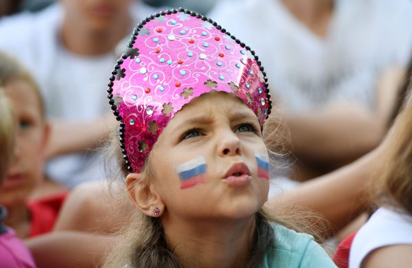 Russian Kokoshnik: FIFA Football Fans Love Wearing Traditional Headdress Russian Kokoshnik: FIFA Football Fans Love Wearing Traditional Headdress - Sputnik International