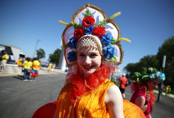 Russian Kokoshnik: FIFA Football Fans Love Wearing Traditional Headdress Russian Kokoshnik: FIFA Football Fans Love Wearing Traditional Headdress - Sputnik International