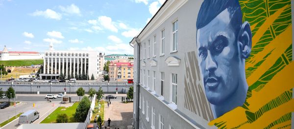 A graffiti depicting famous Brazil's soccer player Neymar decorates a wall of the building in Kazan, Russia, July 5, 2018. A graffiti depicting famous Brazil's soccer player Neymar decorates a wall of the building in Kazan, Russia, July 5, 2018. - Sputnik International