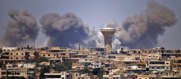 Smoke rises above rebel-held areas of the city of Daraa during reported airstrikes by Syrian regime forces on July 5, 2018 Smoke rises above rebel-held areas of the city of Daraa during reported airstrikes by Syrian regime forces on July 5, 2018 - Sputnik International