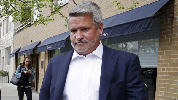 FILE - In this April 24, 2017, file photo, then-Fox News co-president Bill Shine, right, leaves a New York restaurant. - Sputnik International