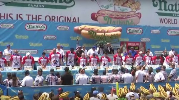 Hot Dog Eating Contest: Joey 'Jaws' Chestnut From US Sets New Record - Sputnik International