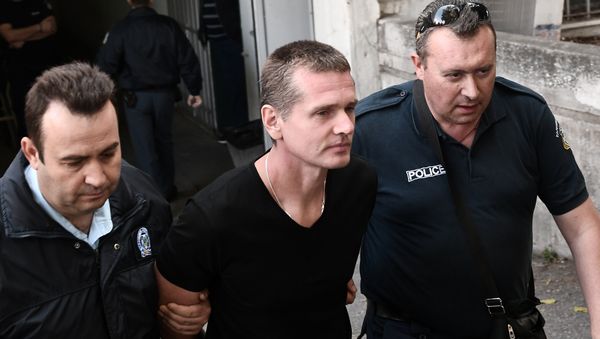 Russian Alexander Vinnik (C) is escorted by police officers as he arrives at a courthouse in Thessaloniki on October 4, 2017. Alexander Vinnik, who headed BTC-e, an exchange he operated for the Bitcoin crypto-currency, was indicted by a US court in late July on 21 charges ranging from identity theft and facilitating drug trafficking to money laundering Russian Alexander Vinnik (C) is escorted by police officers as he arrives at a courthouse in Thessaloniki on October 4, 2017. Alexander Vinnik, who headed BTC-e, an exchange he operated for the Bitcoin crypto-currency, was indicted by a US court in late July on 21 charges ranging from identity theft and facilitating drug trafficking to money laundering - Sputnik International
