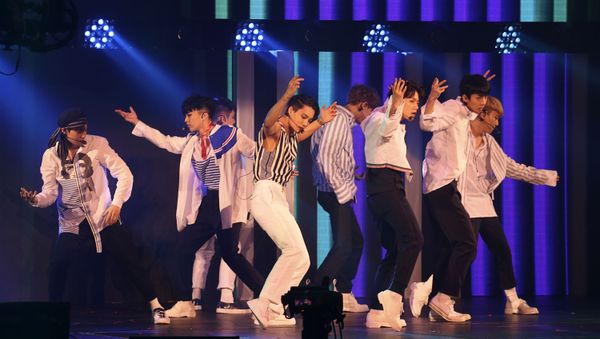 E-Sports - ICBC (Asia) e-Sports & Music Festival Hong Kong - SMTOWN SPECIAL STAGE in HONG KONG - Members of the group EXO perform on stage. August 5, 2017 E-Sports - ICBC (Asia) e-Sports & Music Festival Hong Kong - SMTOWN SPECIAL STAGE in HONG KONG - Members of the group EXO perform on stage. August 5, 2017 - Sputnik International
