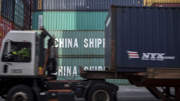 In this Thursday, July, 5, 2018 photo, a jockey truck passes a stack of 40-foot China Shipping containers at the Port of Savannah in Savannah, Ga. In this Thursday, July, 5, 2018 photo, a jockey truck passes a stack of 40-foot China Shipping containers at the Port of Savannah in Savannah, Ga. - Sputnik International
