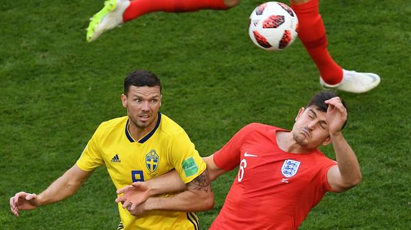 Sweden's Marcus Berg, left, and England's Harry Maguire struggle for a ball during the World Cup quarterfinal soccer match between Sweden and England, at the Samara Arena, in Samara, Russia, July 7, 2018 - Sputnik International