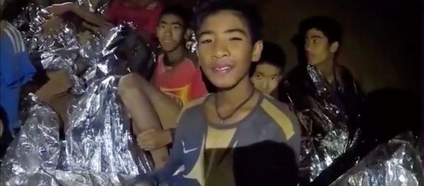 Boys from the under-16 soccer team trapped inside Tham Luang cave - Sputnik International
