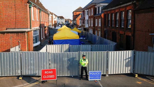 A police officer stands in front of screening erected behind John Baker House as forensic tents are erected, after it was confirmed that two people had been poisoned with the nerve-agent Novichok, in Amesbury, Britain A police officer stands in front of screening erected behind John Baker House as forensic tents are erected, after it was confirmed that two people had been poisoned with the nerve-agent Novichok, in Amesbury, Britain - Sputnik International