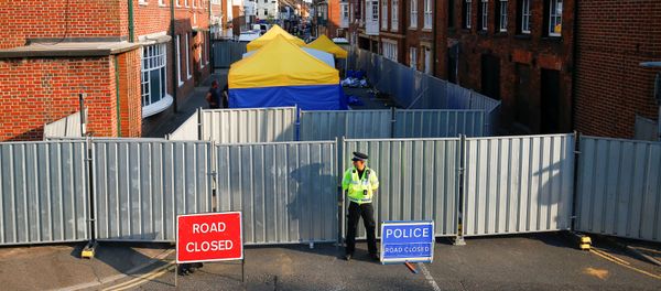 A police officer stands in front of screening erected behind John Baker House as forensic tents are erected, after it was confirmed that two people had been poisoned with the nerve-agent Novichok, in Amesbury, Britain A police officer stands in front of screening erected behind John Baker House as forensic tents are erected, after it was confirmed that two people had been poisoned with the nerve-agent Novichok, in Amesbury, Britain - Sputnik International