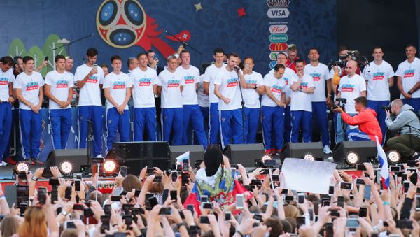 Russian national football team during a meeting with fans in the fan zone on the Vorobyovy Gory in Moscow Russian national football team during a meeting with fans in the fan zone on the Vorobyovy Gory in Moscow - Sputnik International