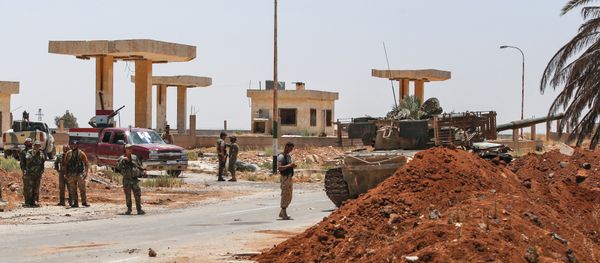 Syrian government soldiers stand by a tank and armed pickup trucks at the Nassib border crossing with Jordan in the southern province of Daraa on July 7, 2018 Syrian government soldiers stand by a tank and armed pickup trucks at the Nassib border crossing with Jordan in the southern province of Daraa on July 7, 2018 - Sputnik International