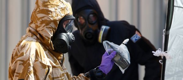 Forensic investigators, wearing protective suits, emerge from the rear of John Baker House, after it was confirmed that two people had been poisoned with the nerve-agent Novichok, in Amesbury, Britain, July 6, 2018 Forensic investigators, wearing protective suits, emerge from the rear of John Baker House, after it was confirmed that two people had been poisoned with the nerve-agent Novichok, in Amesbury, Britain, July 6, 2018 - Sputnik International