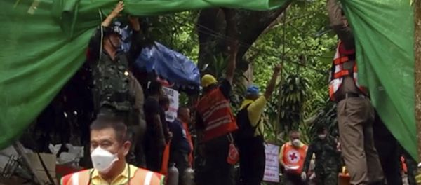 In this grab taken from video provide by Chiang Rai Public Relations Office, emergency workers carry a stretcher with one of the rescued boy to be transported by ambulance to a hospital, in Mae Sai, in the district of Chiang Rai, Thailand. Sunday, July 8, 2018 In this grab taken from video provide by Chiang Rai Public Relations Office, emergency workers carry a stretcher with one of the rescued boy to be transported by ambulance to a hospital, in Mae Sai, in the district of Chiang Rai, Thailand. Sunday, July 8, 2018 - Sputnik International