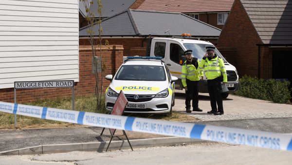 Policemen are outside the nerve agent victim Charlie Rowley in Amesbury. File photo - Sputnik International