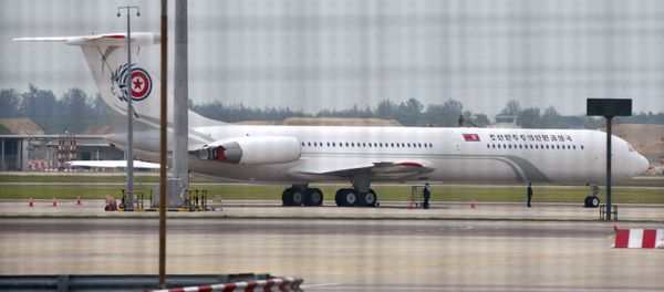 A jet airplane, showing North Korean flag, sits on the tarmac in Singapore's Changi Airport Tuesday, June 12, 2018 - Sputnik International