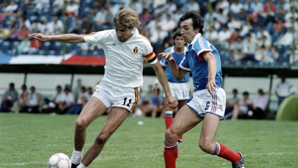 Belgium's Jan Ceulemans holds off France's Maxime Bossis in the third-place play-off at the 1986 World Cup finals Belgium's Jan Ceulemans holds off France's Maxime Bossis in the third-place play-off at the 1986 World Cup finals - Sputnik International
