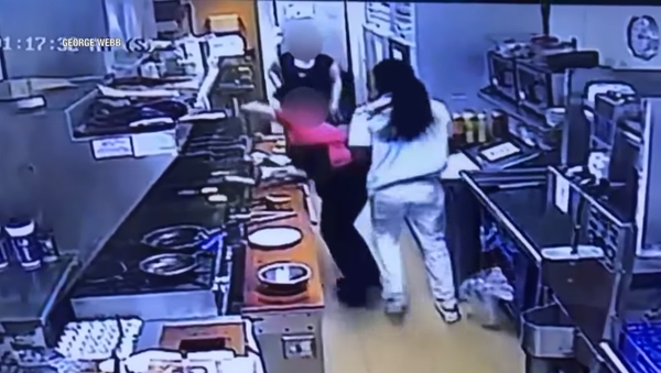 Police launch search for Milwaukee man who attacked waitress at George Webb restaurant - Sputnik International