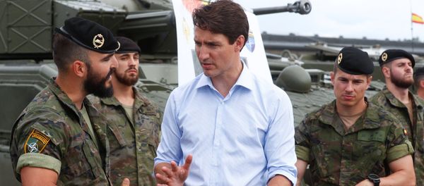 Canada's Prime Minister Justin Trudeau speaks with Spanish soldiers as he visits NATO eFP Canadian-led battlegroup troops in Adazi military base, Latvia July 10, 2018 Canada's Prime Minister Justin Trudeau speaks with Spanish soldiers as he visits NATO eFP Canadian-led battlegroup troops in Adazi military base, Latvia July 10, 2018 - Sputnik International